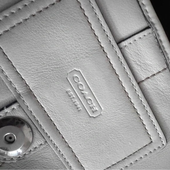 Coach Elegant Off White Leather Shoulder Bag Soho Authentic - Picture 3 of 17